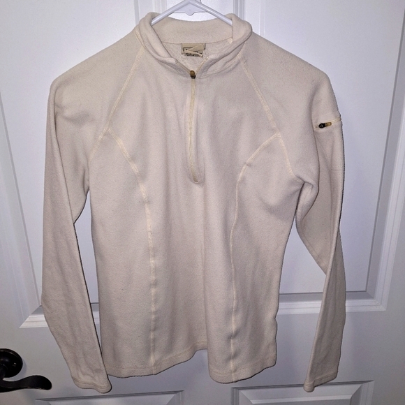 An LL Bean soft 1/4 zip sweater in a womens XS. Pre-loved in good condition - Picture 1 of 6